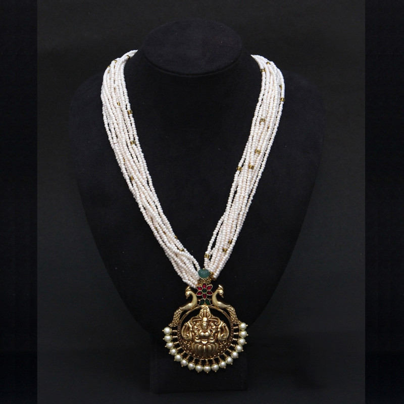 NECKLACE SET WITH TEMPLE PENDANT AND MULTI STRING PEARLS
