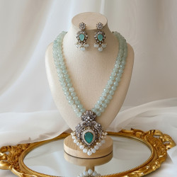 NECKLACE SET WITH ANTIQUE PENDANT AND AQUA