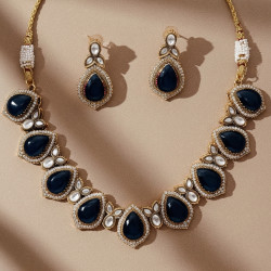 NECKLACE ANTIQUE FINISH SET IN BRASS WITH BLACK STONES