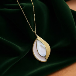 PENDANT CHAIN BRASS WITH MOTHER OF PEARL