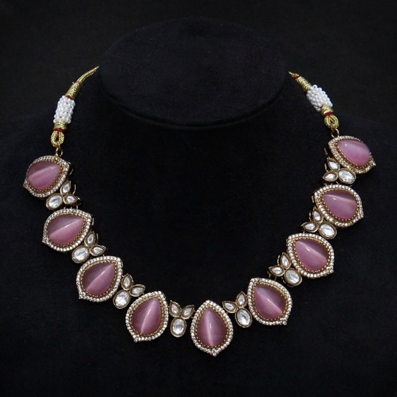 NECKLACE ANTIQUE FINISH SET IN BRASS WITH PINK STONES