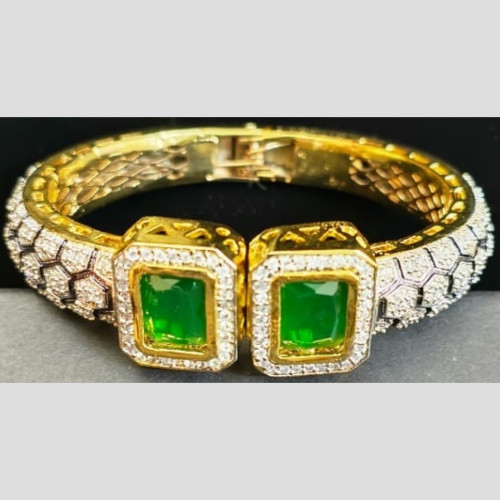 Cuff Antique with Green Stone