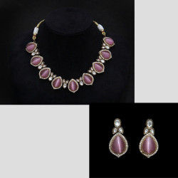NECKLACE ANTIQUE FINISH SET IN BRASS WITH PINK STONES