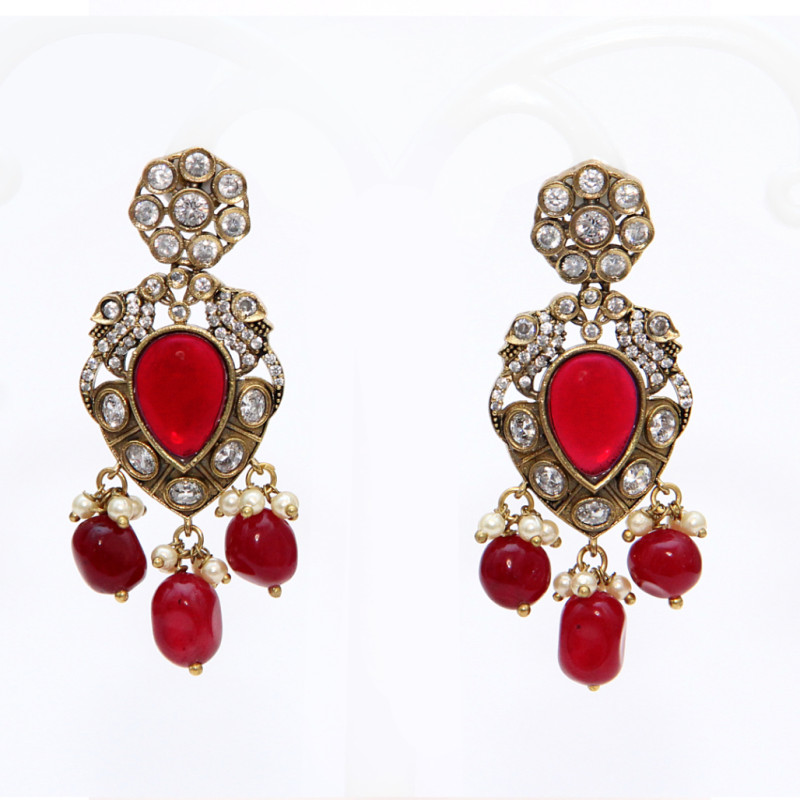 NECKALCE SET WITH ANTIQUE PENDANT AND RUBY