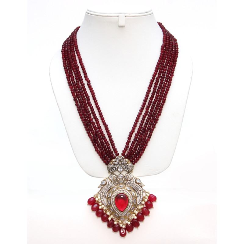 NECKALCE SET WITH ANTIQUE PENDANT AND RUBY