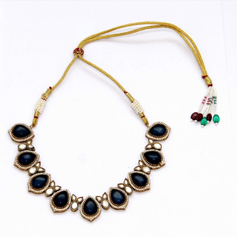 NECKLACE ANTIQUE FINISH SET IN BRASS WITH BLACK STONES