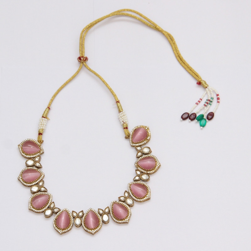 NECKLACE ANTIQUE FINISH SET IN BRASS WITH PINK STONES